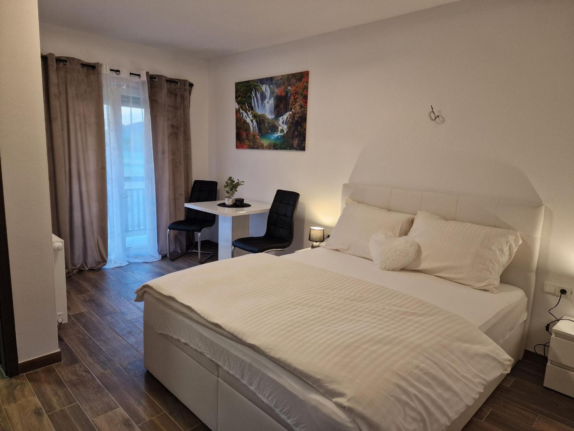 Guest House Macic Korenica Buitenkant foto