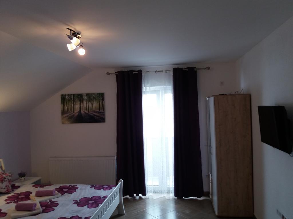 Guest House Macic Korenica Buitenkant foto