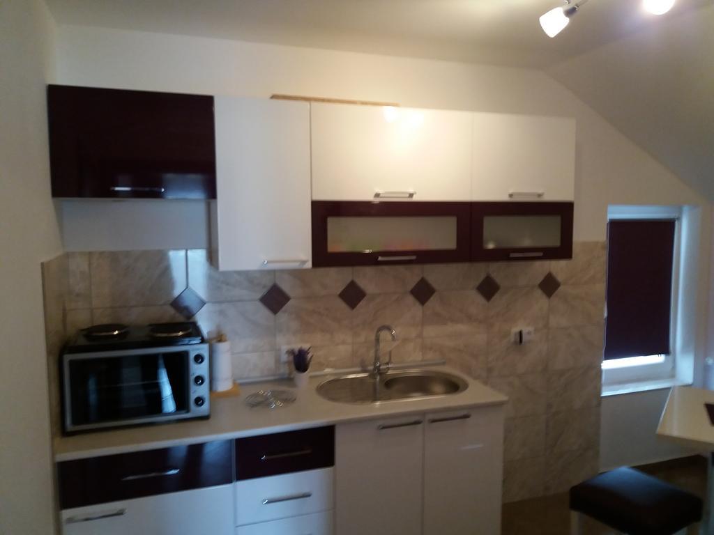 Guest House Macic Korenica Buitenkant foto