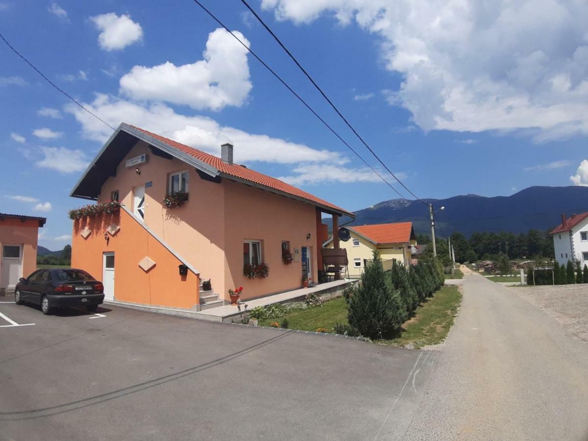 Guest House Macic Korenica Buitenkant foto