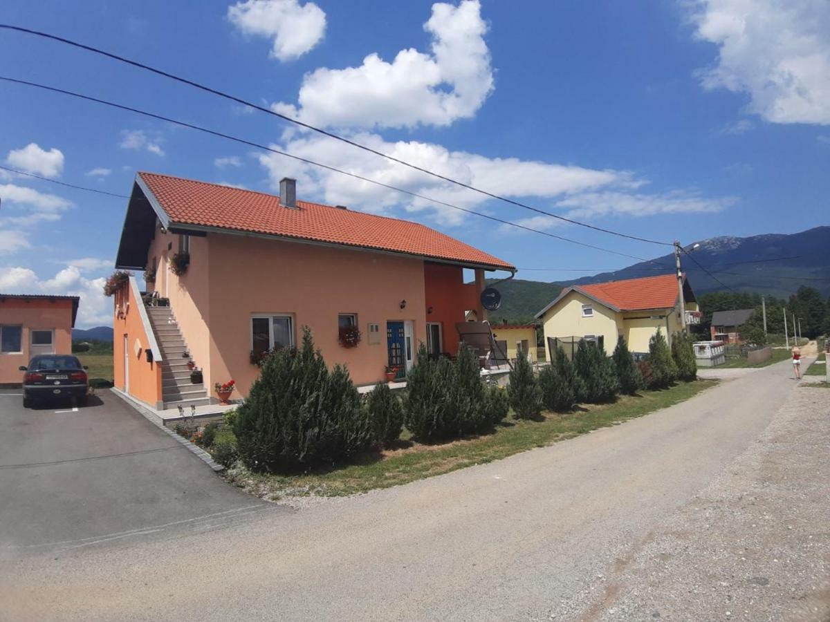 Guest House Macic Korenica Buitenkant foto