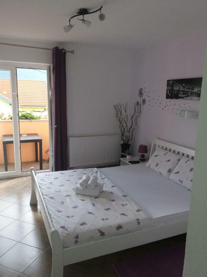 Guest House Macic Korenica Buitenkant foto