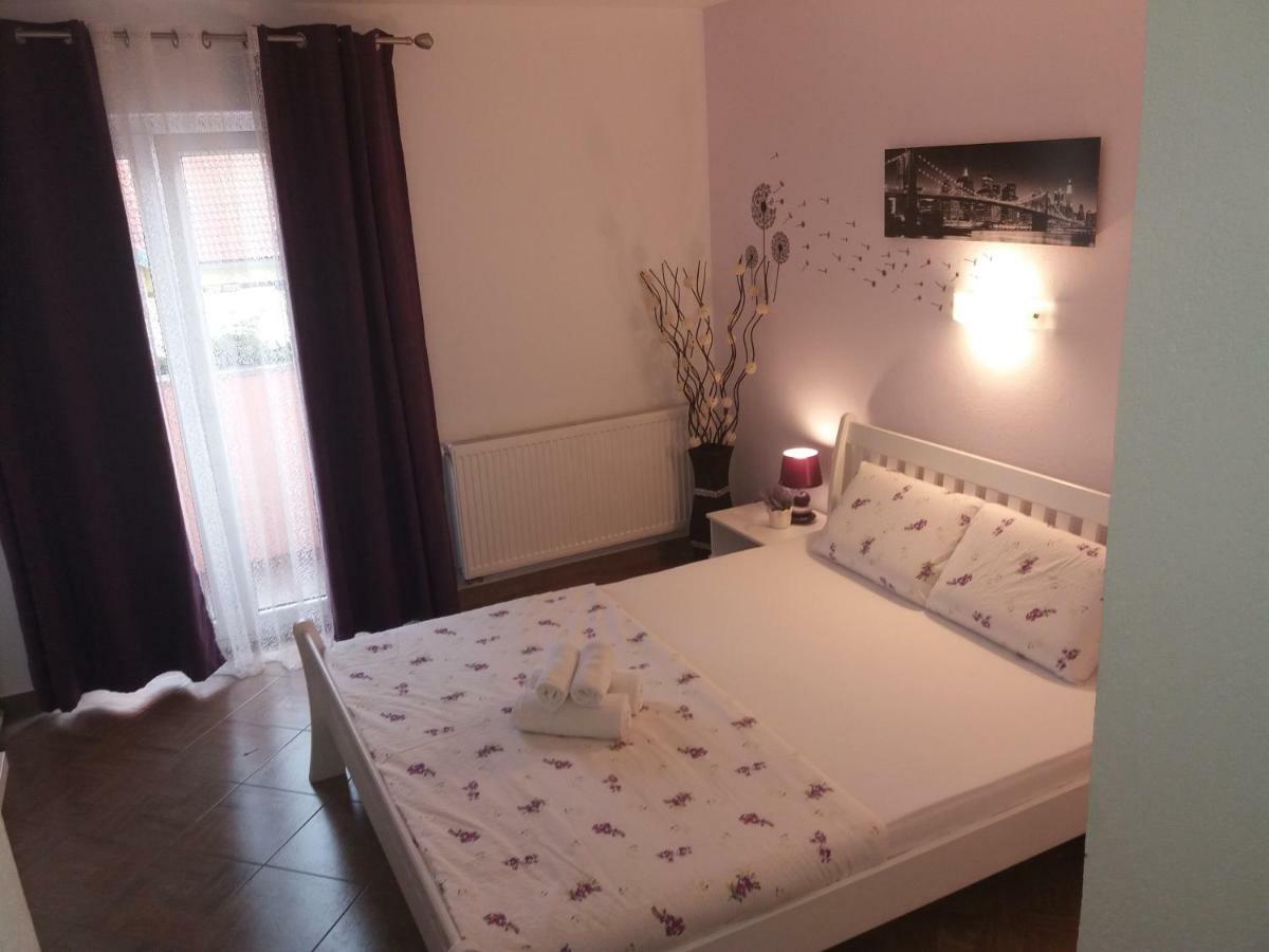 Guest House Macic Korenica Buitenkant foto