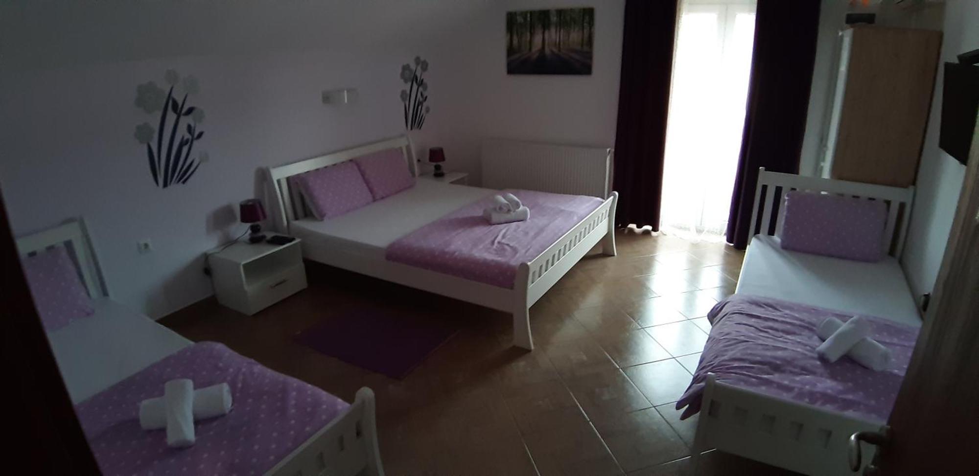 Guest House Macic Korenica Buitenkant foto