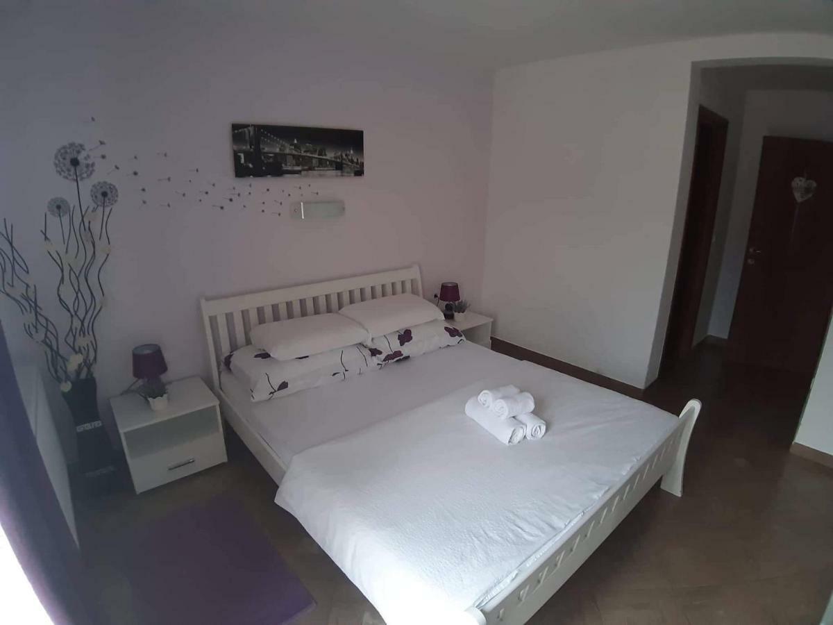 Guest House Macic Korenica Buitenkant foto