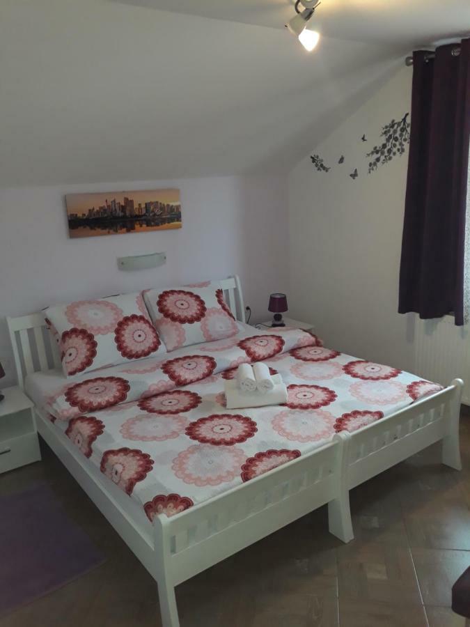 Guest House Macic Korenica Buitenkant foto